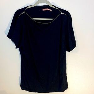 Juicy Couture T-shirt with adjustable zipper